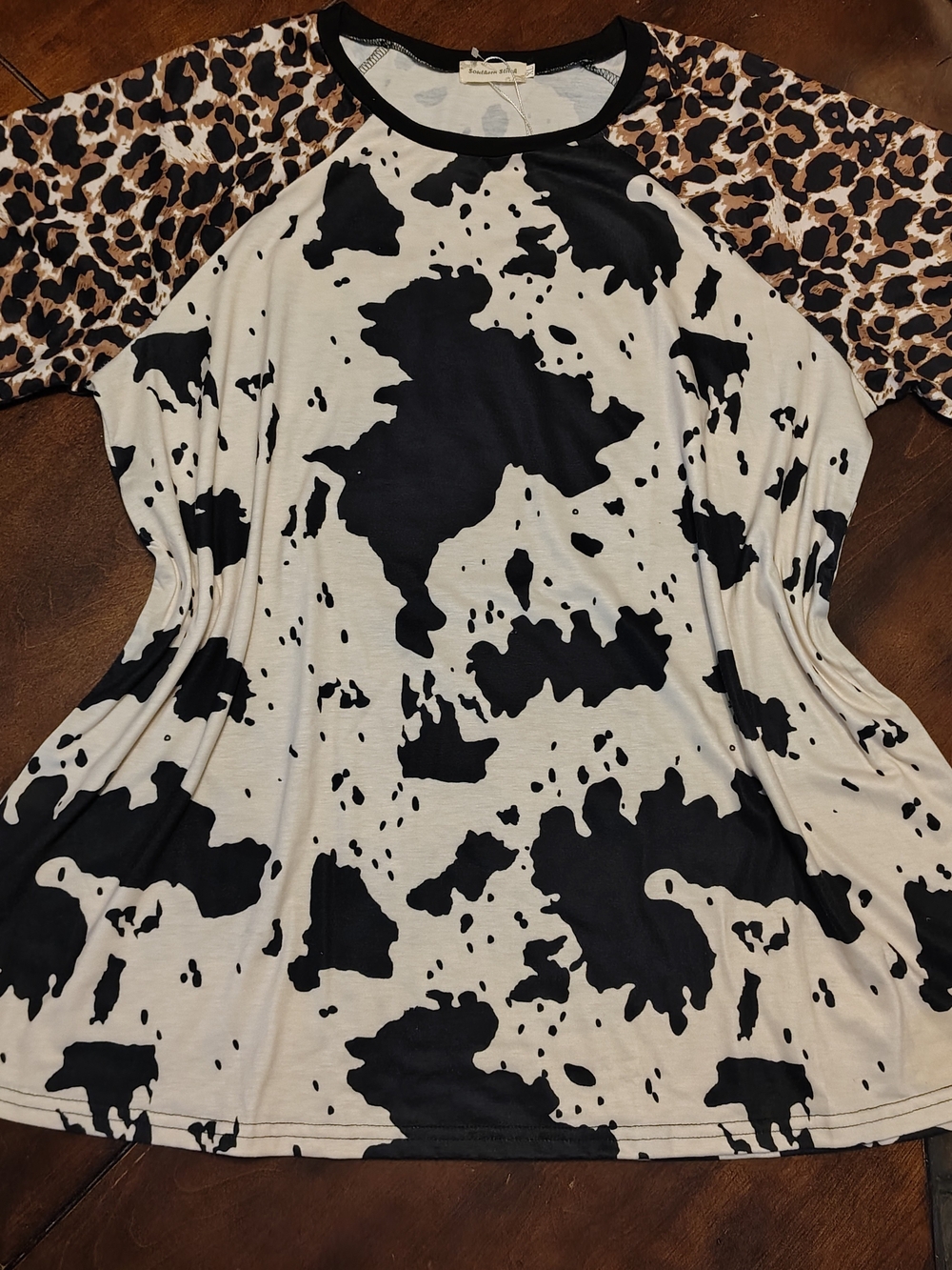 Southern Stitch Animal Print Top - Picture 2 of 3